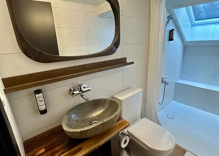 Historic 1673 2br Alpine Loft Interlaken Apartman *
